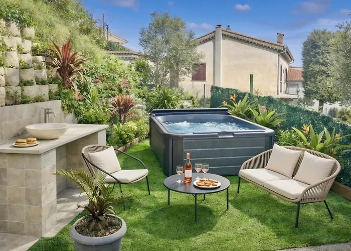 Maison Nicoise Vue Degagee Avec Jacuzzi Privatif Villa Nizza